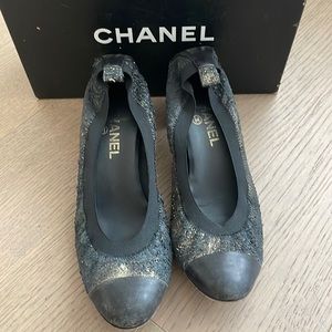 Chanel block heel pump size 41 black/gold pre worn